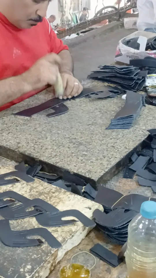 Sole Material Injection into Water-Cooled Moulds